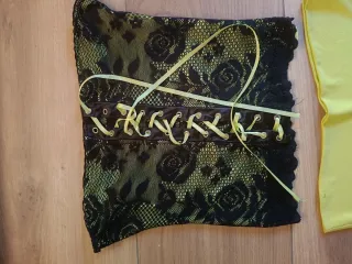 Completo pizzo nero e verde