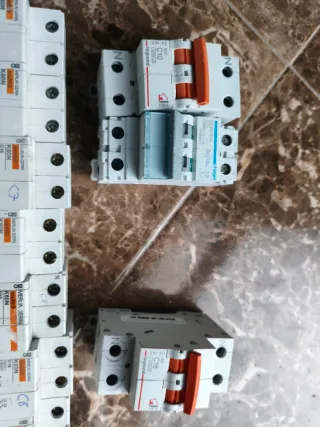 16 Automáticos + C50 sobretension