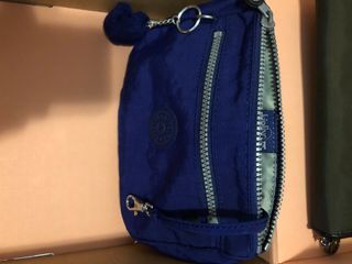 Lote Kipling: Cartera Negra y Neceser Azul