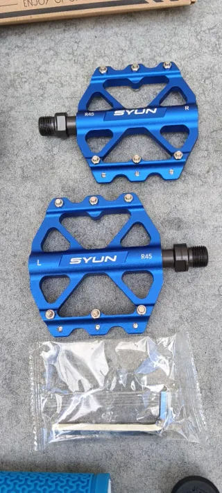 JUEGO EN OFERTA COLOR AZUL SILLÍN, PEDALES Y PUÑOS