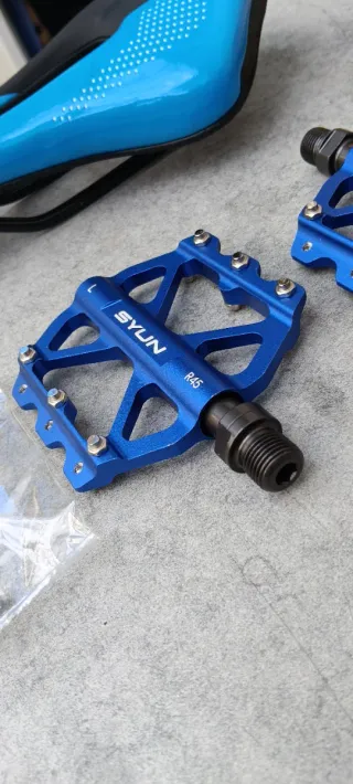 JUEGO EN OFERTA COLOR AZUL SILLÍN, PEDALES Y PUÑOS