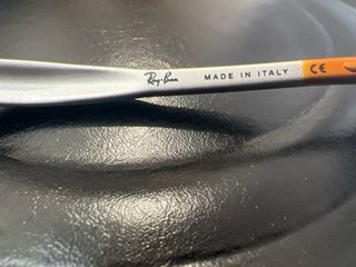 Gafas de sol Ray-Ban naranjas y plateadas