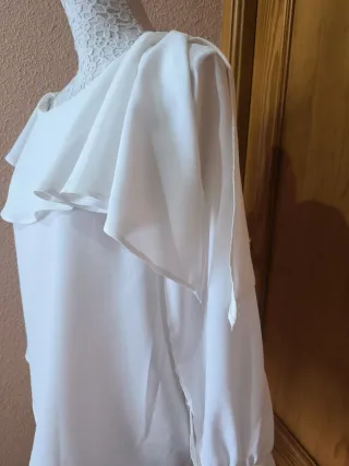 Blusa blanca con volantes