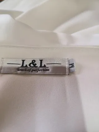 Blusa blanca con volantes