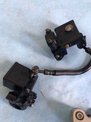 Pinza de Freno Delantero Burgman 400 (2006)