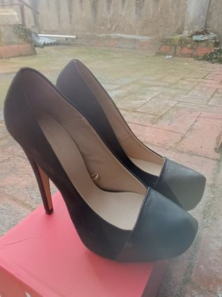 Zapatos de tacón beige, una puesta