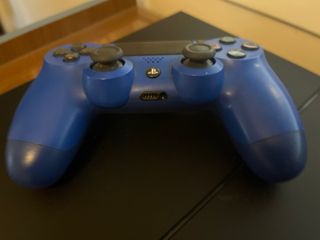 Consola PS4 Negra + Mando Azul + Juegos