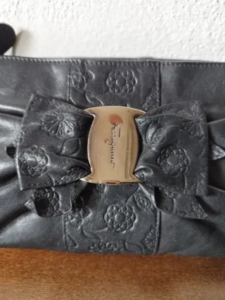 Pochette Ferragamo in pelle nera