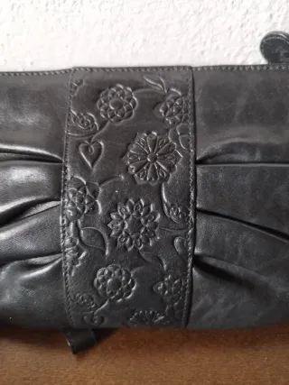 Pochette Ferragamo in pelle nera