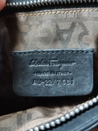 Pochette Ferragamo in pelle nera