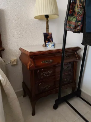 Mesitas de noche de madera y mármol