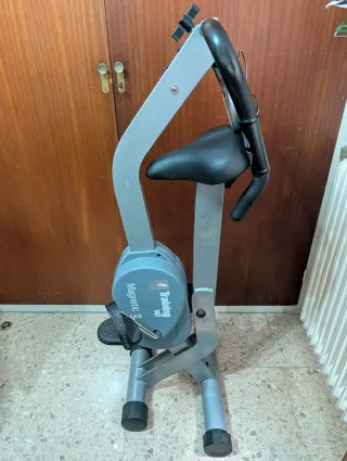 Bicicleta Estática Training 147 Magnetic Plegable