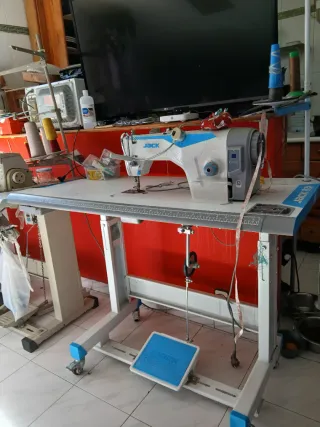Máquina de coser industrial JACK recta y overlock