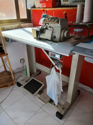 Máquina de coser industrial JACK recta y overlock