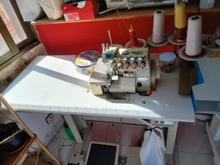 Máquina de coser industrial JACK recta y overlock
