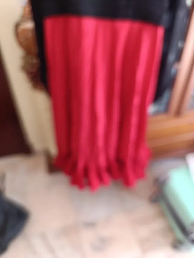 Traje de flamenca negro y rojo