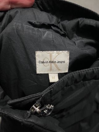 Gabardina Calvin Klein Negra.