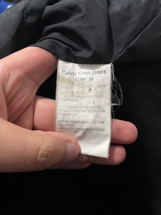 Gabardina Calvin Klein Negra.