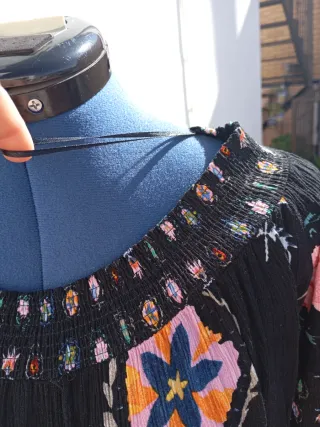 Camisa de mujer negra con estampado