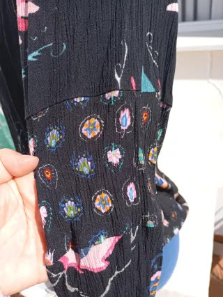 Camisa de mujer negra con estampado