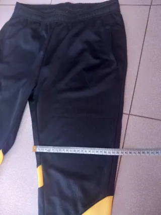 Pantalón chándal Joma negro y amarillo