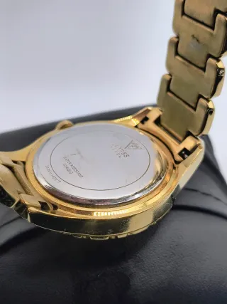 Reloj Guess Dorado