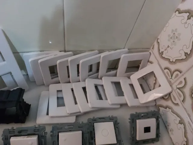 Enchufes y mecanismos eléctricos TICINO