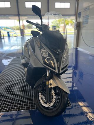 Kymco Maxi Scooter Automática Plata