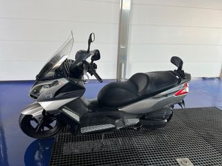 Kymco Maxi Scooter Automática Plata