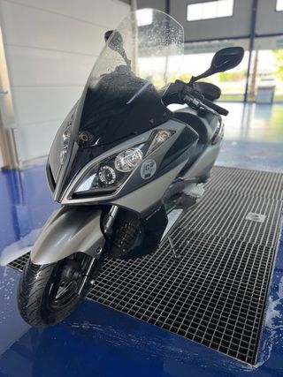 Kymco Maxi Scooter Automática Plata
