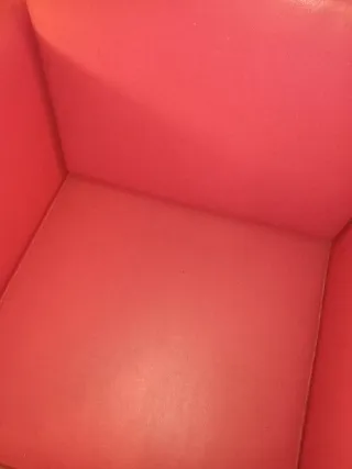 Sillón de piel rosa