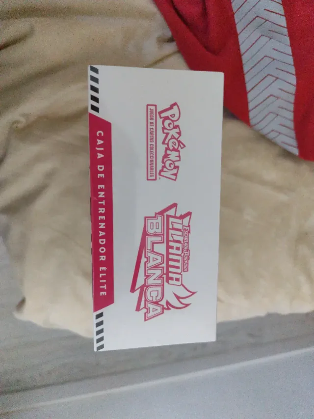 🇪🇸 Caja Entrenador Élite Pokémon Llama Blanca