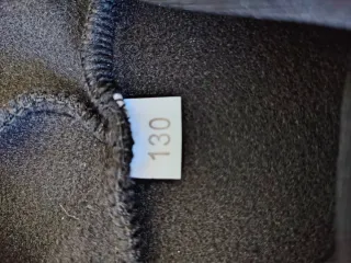 Sudadera Negra con Diseño Multicolor