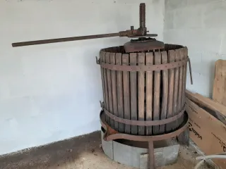 Prensa de vino de madera