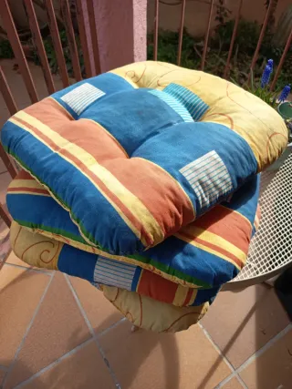 Cuscini da esterno colorati, 4