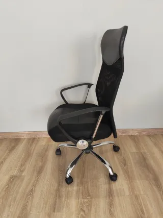Silla de oficina ergonómica negra