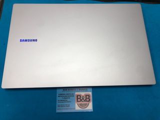 Portátil Samsung NP750XG Plata