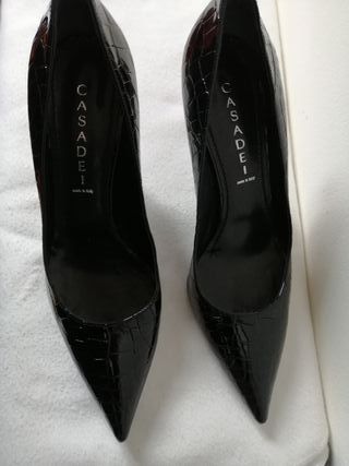 Zapatos de tacón negros Casadei