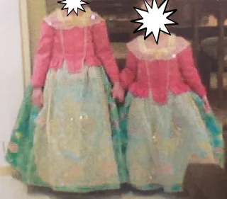 Dos trajes de fallera de niña iguales