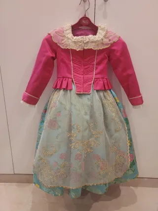 Dos trajes de fallera de niña iguales