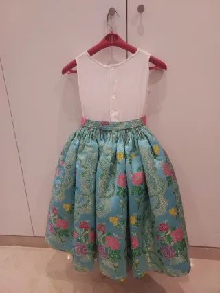 Dos trajes de fallera de niña iguales