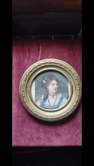 Cornice in metallo con lamina interna