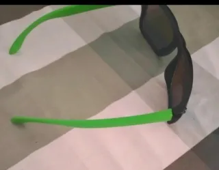 Gafas de sol infantiles negras y verdes