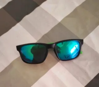 Gafas de sol infantiles negras y verdes