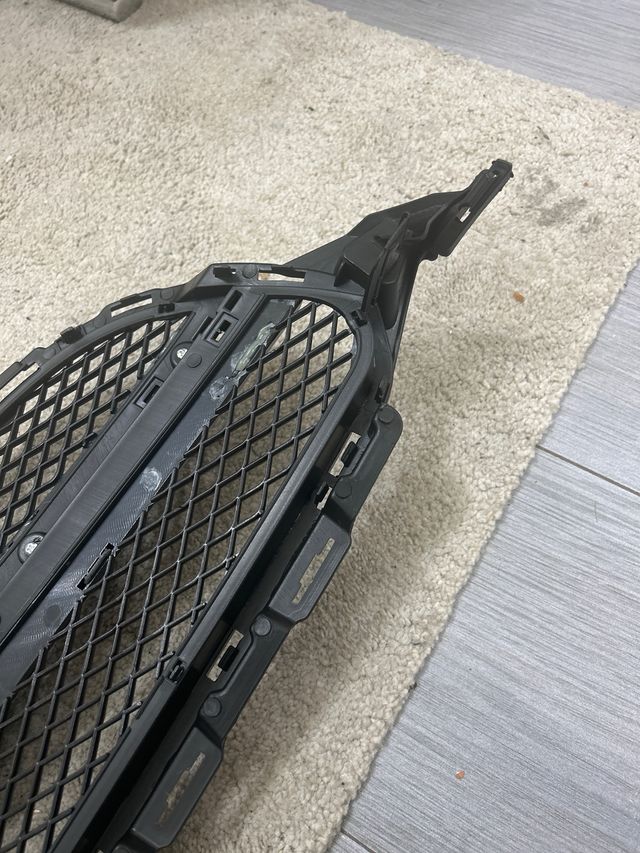 Parrilla Delantera Mercedes Benz