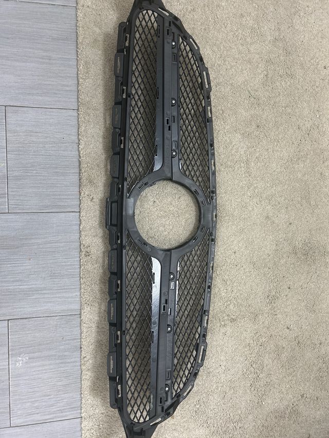 Parrilla Delantera Mercedes Benz