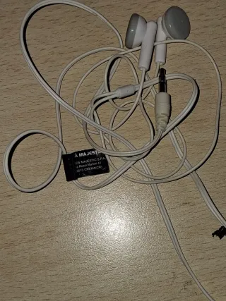 Vendo lotto da 9 auricolari nokia ecc