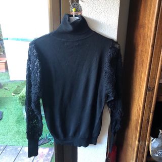 Ganga Jersey negro cuello alto con encaje