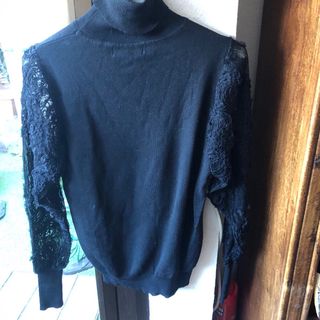 Ganga Jersey negro cuello alto con encaje