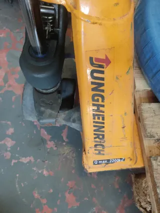 Transpaleta manual Jungheinrich AM